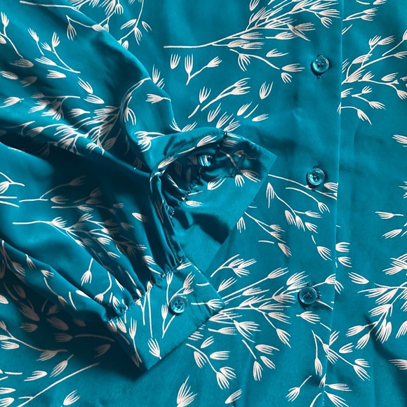 Silky Teal Vintage Blouse. - Picture 3 of 8